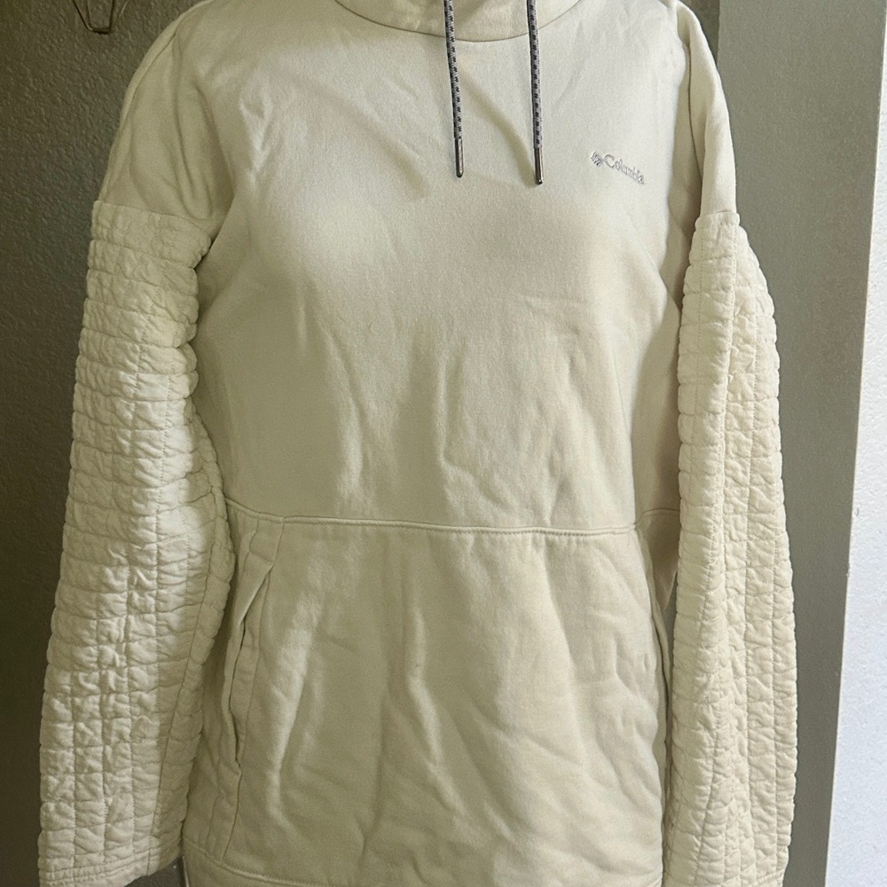 Columbia Women's Cream Quilted Sleeve Top